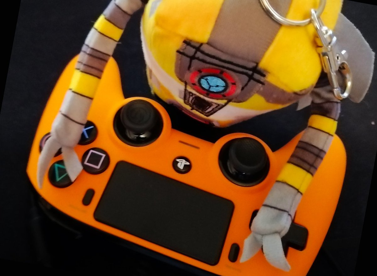 NacongamingES's tweet photo. ¡Claptrap al mando del #NaconCompact! Eso no puede significar nada bueno 😱 ¿Qué creéis que hará este cabro... cabrito?
#Borderlands3 https://t.co/WfQ0bAJedB