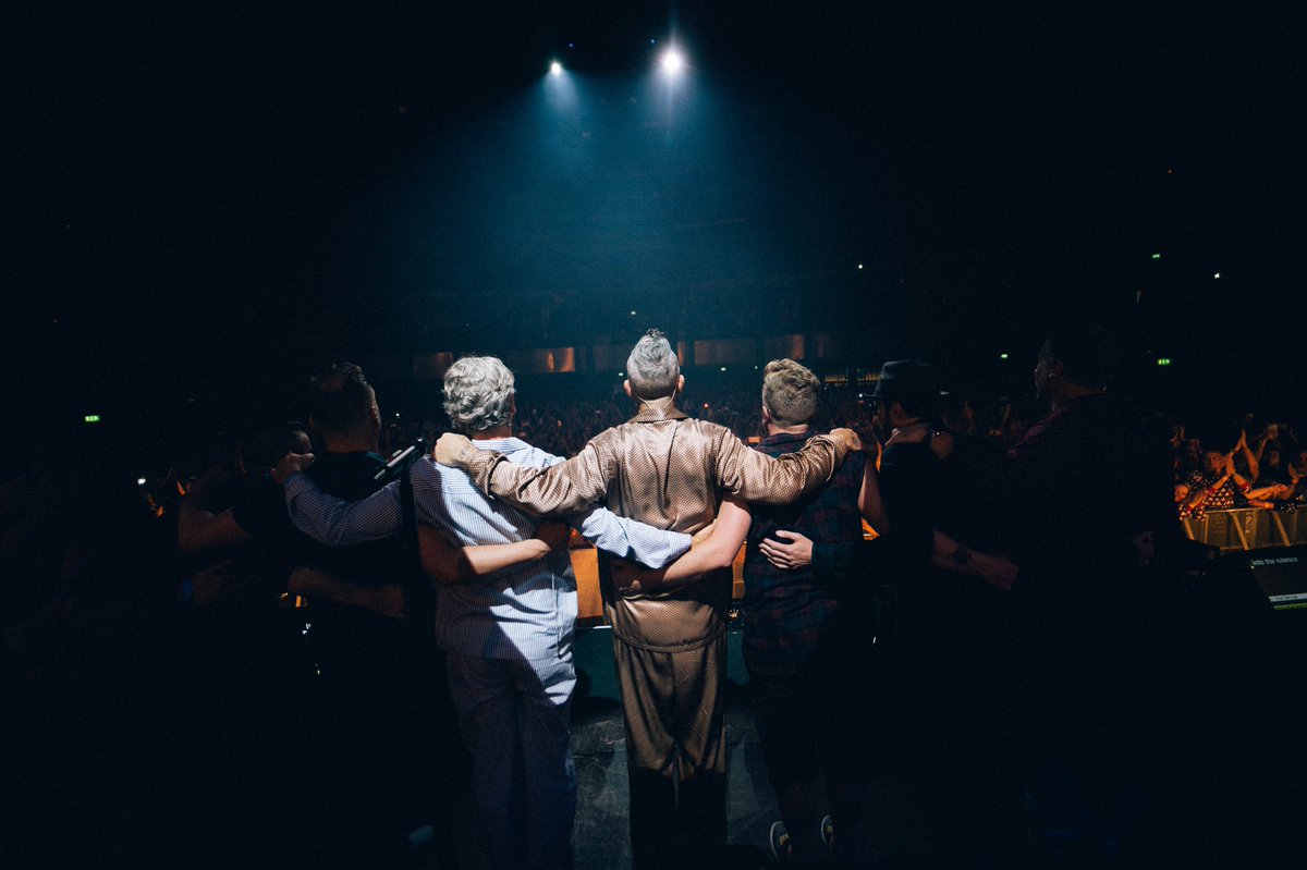 robbiewilliams's tweet photo. Thank you Roundhouse; that was emotional. Let’s do it again sometime x https://t.co/gvI21MMJgF