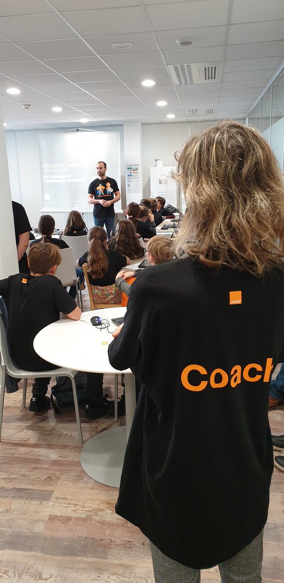 albanmartin's tweet photo. Grand Plaisir d'accueillir les enfants de salariés @metropolerennes et @nantesfr ce jour pour #SuperCodeurs ! belle mobilisation pour accompagner les jeunes dans la découverte du numérique #fierdetreorange @OrangeRSE @FondationOrange https://t.co/SrSPgksJzA