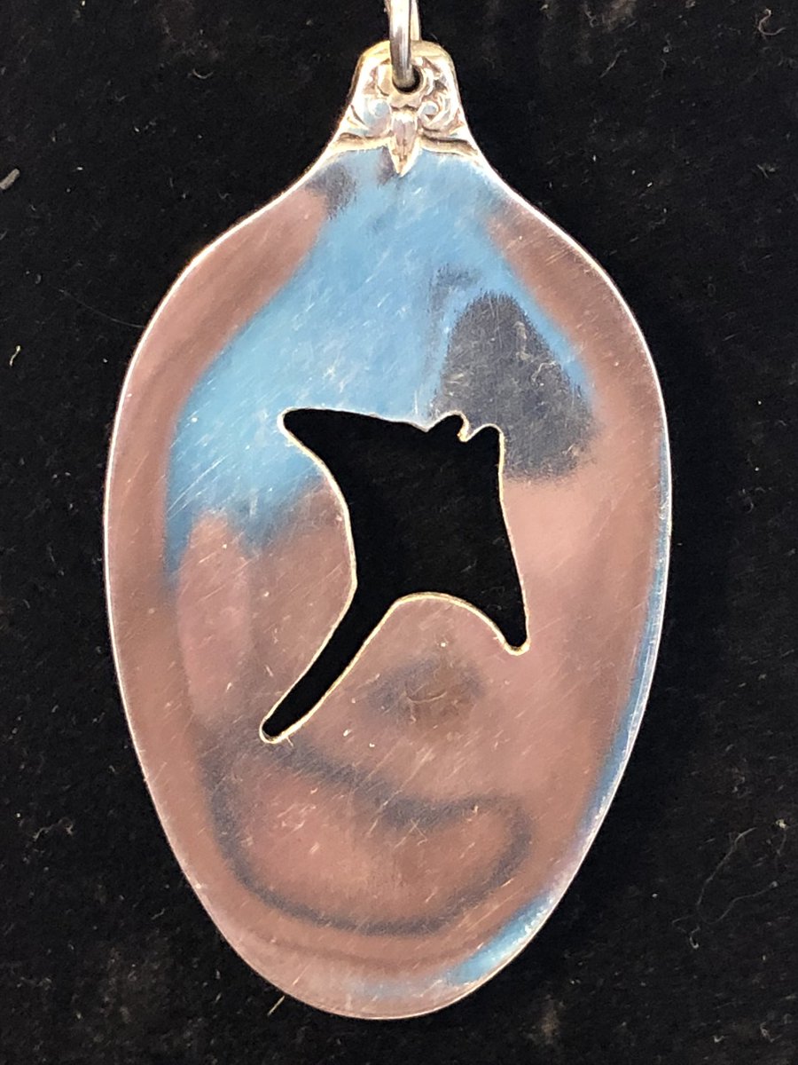 FlatcreationSS's tweet photo. Just a small sample what we make with odd old silverware. #FlatwareCreationSS #silverwarejewelry #handmade #upcycled #repurposed #ilovemyjob #iwantthat https://t.co/JyJbw3dSNr