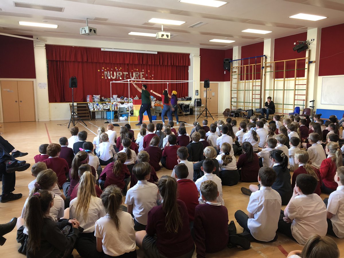 kirklandneukps's tweet photo. Primary 5-7 are loving the Kaleidoscope performance on Maths Mindset 🧠💭 #changingourthinking  @pace_yt @davidduncan09 @AttainRen #extendedmathsweek https://t.co/AV4y6Bi90F