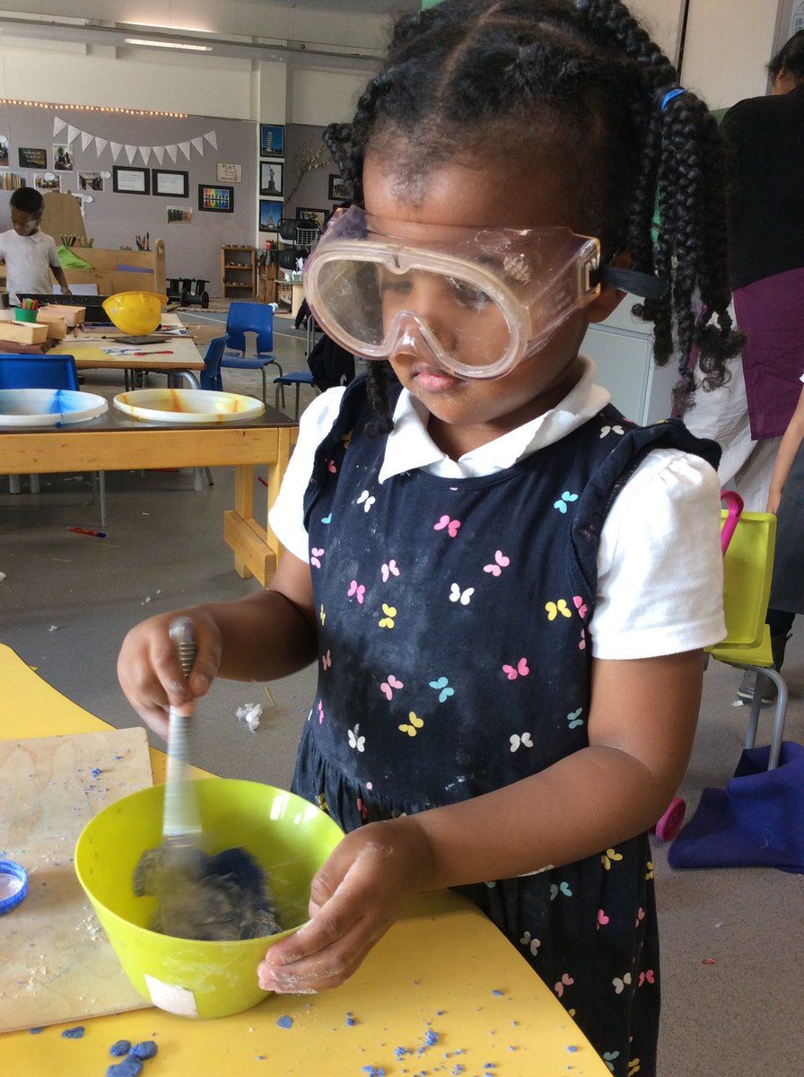MiriamA95449887's tweet photo. Making memories, having fun and being curious! @LozellsPrimary @LozellsCM @dhesi_avnish https://t.co/2j2TH5ZxYT