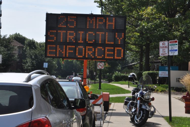 EvanstonPD's tweet photo. Complying with the 25 mph speed limit on Ridge in #Evanston helps to make #ASaferRidge https://t.co/muaYtKhm1Z