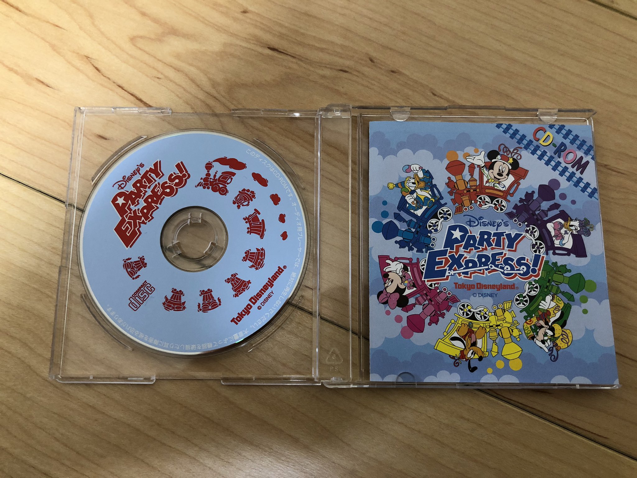 Twitter 上的 D93 The World S Most Magical Celebration ディズニーパーティーエクスプレス開催時に販売されていた Cd Rom 収録内容は ミッキーマウスと踊ろう オリジナルスクリーンセーバー オリジナル壁紙 自宅でパーティーエクスプレス気分が