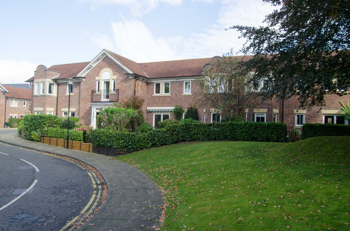 * NEW * PRIME LOCATION WITHIN THE CITY WALLS * 3 BEDROOMS * DRIVEWAY PARKING * NEWLY CARPETED * NO ONWARD CHAIN. An attractive 3 bedroom townhouse forming part of a highly desirable development built by Bryant Homes within the city walls of Chester. £325,000 #chestertweets