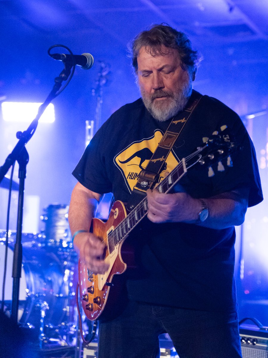 z70photo's tweet photo. I have added an album of the Tim Staffell and Paul Stewart band gig at the @OIQFC @QueenFanCon last Friday, loved Tim's Humpy Bong t-shirt #Gig #Music #MusicPhotography #EventPhotography #ThePhotoHour #TimStaffell #HumpyBong https://t.co/3wnnhQ3ig2 https://t.co/S1Iv7cdVKV