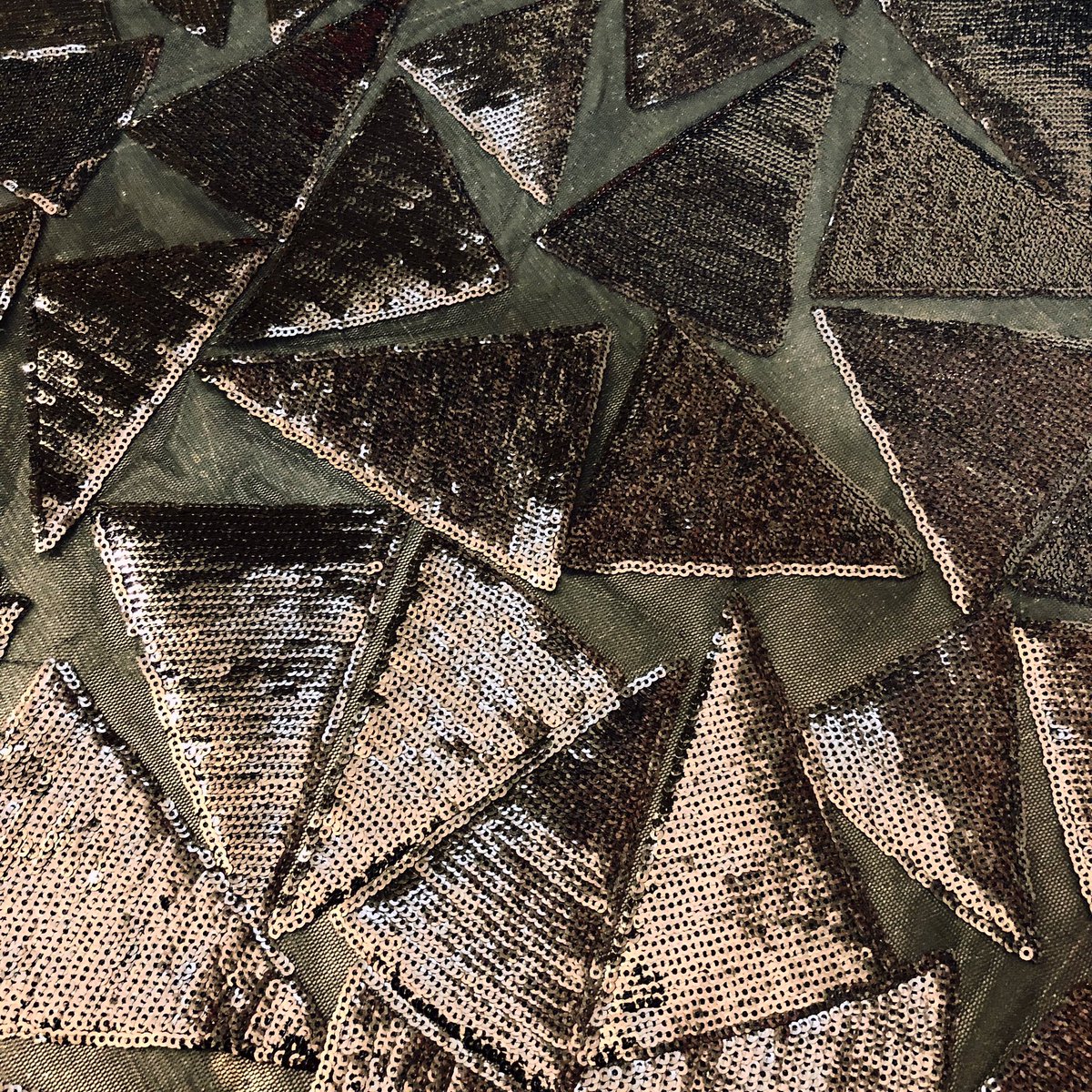 pierlorezob's tweet photo. #paillettes #geometric #pierlorenzobassettitessuti #fabrics VIA DEL GESÙ 60 #roma #fashion #fashionista #fashionblogger #fashiongram #tessuti #couturefabric #fashiondesigner #bassetti #tessutialtamoda #costumedesigner https://t.co/lylTHGWczz