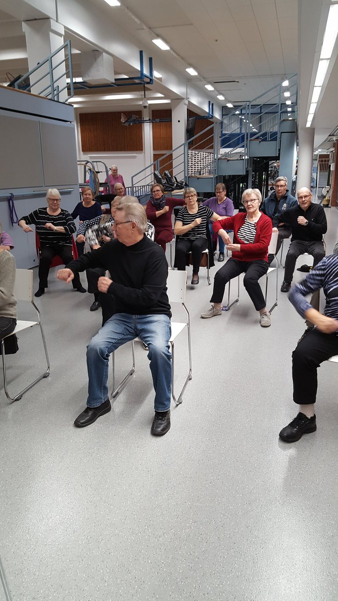 EliseKettunen's tweet image. Ikinuorten hyvinvointimessuilla VireLaviksen kokeilua. 😊 Messupäivä täynnä kivoja kohtaamisia. Jälleen todeten myöskin, miten hommat sujuu ketterästi kun yhteistyö toimii kunnan toimijoiden välillä ja muutenkin moneen suuntaan! @asikkalankunta #virelavis #vanhustenviikko