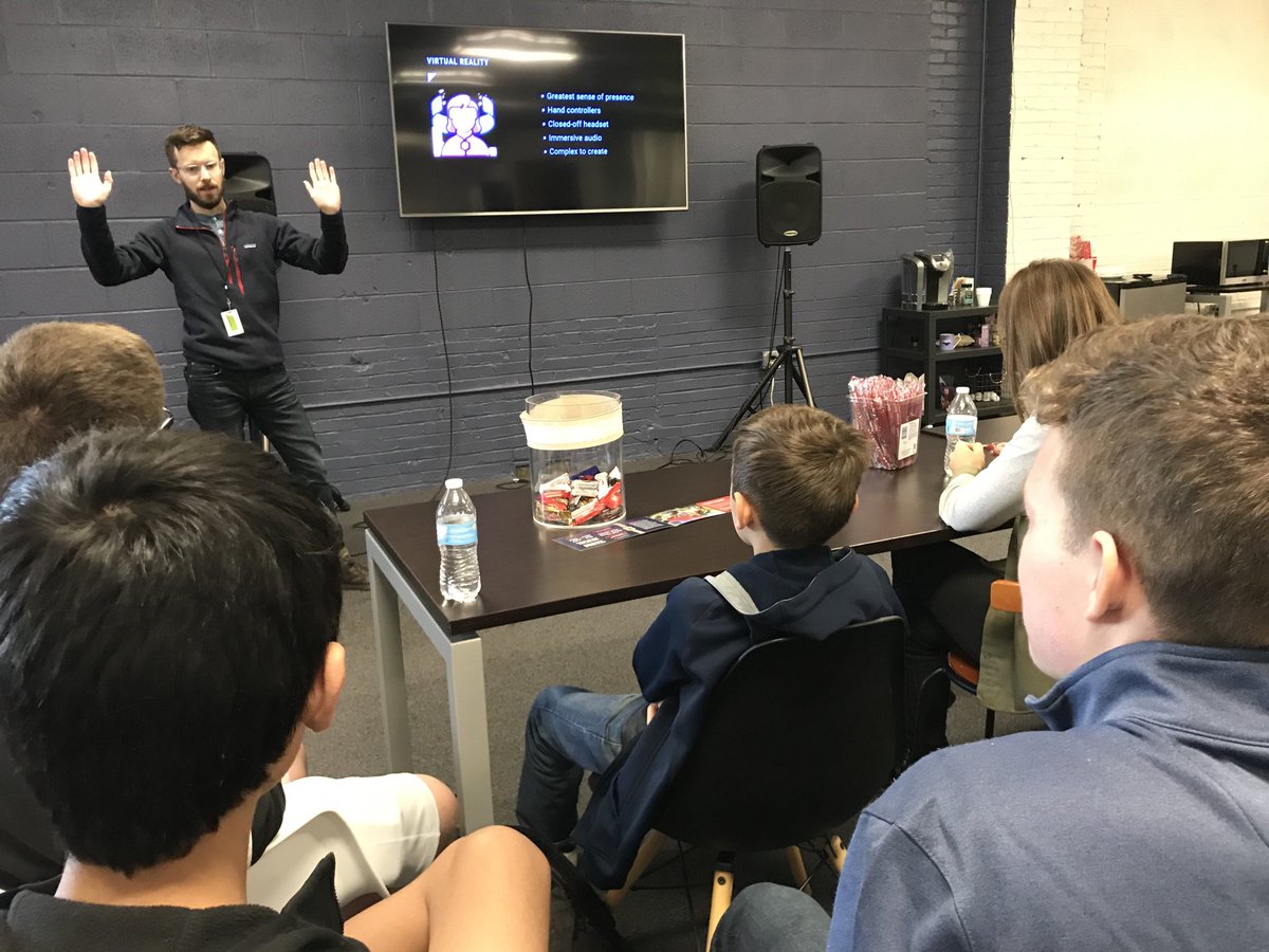 Students dive into cutting edge immersive technology with Bill Myers at ⁦<a href="/NewTerritoryAR/">New Territory</a>⁩ studio, thanks to a generous grant from ⁦<a href="/GARFoundation/">GAR Foundation</a>⁩.