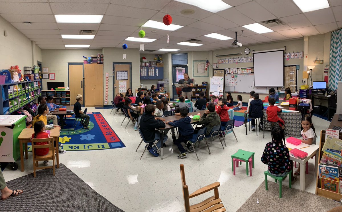 Kinder_Ramsey's tweet photo. Advisory time! We love our 4th grade buddies! @adelagarza07 @NISDPowell https://t.co/BJfr359fGw