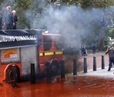 FrankBullitt39's tweet photo. @JohnRad15 These individuals demonise themselves in their actions complete charlatans a cult that is attempting to collapse the economy by hiding behind fake concerns & environmental virtues
Activism for the gullible and stupid
Shambolic behaviour 🙈#Dieselpollution #Planetsaving https://t.co/IxzJuAAKWK