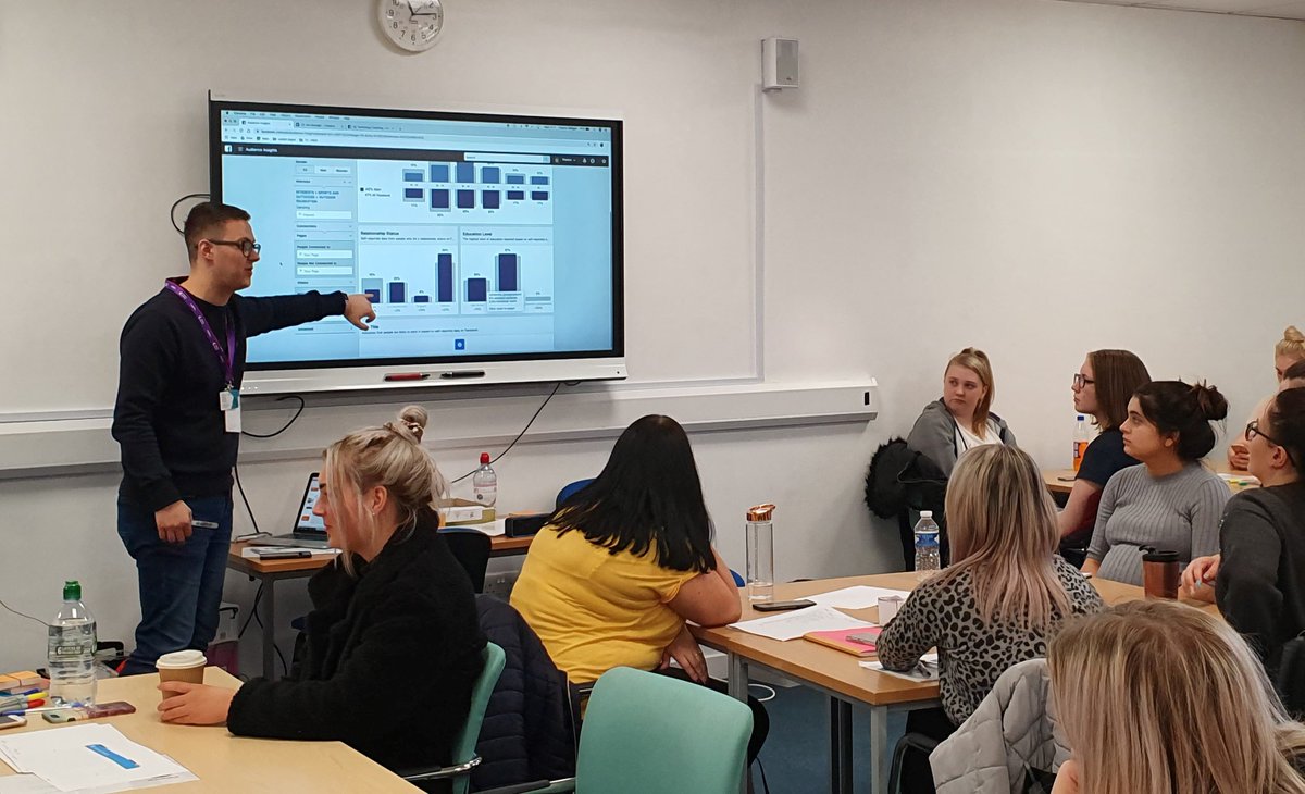 ESKilwinning's tweet photo. Got a problem?  There's an #app for that!  Nursing and Early Years students @AyrshireColl  look at using #digitalskills to help with #problemsolving @techcoachinguk https://t.co/Rx1SzieLUi