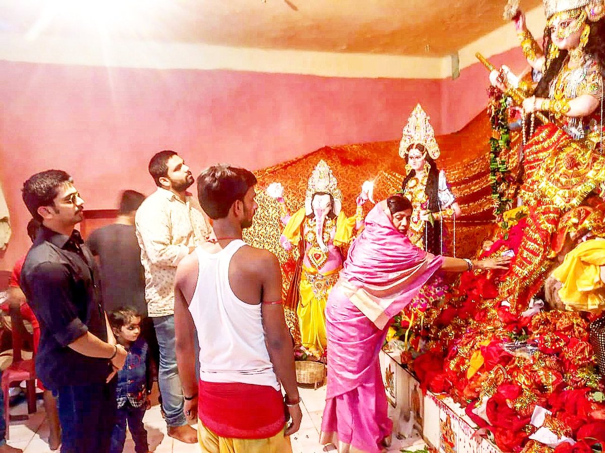 FriendsofAnand5's tweet photo. 8.10.2019
असत्य पर सत्य की विजय, बुराई पर अच्छाई की जीत के त्यौहार—दशहरा पर सभी को शुभकामनाएं। Happy Dusshera.
#FriendsofAnand
#Dussehra2019 https://t.co/8lYb6CBuhR