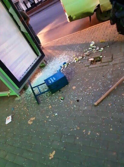melushenkovd's tweet photo. В Уфе начали устанавливать умные остановки с Wi-Fi, USB-портами, светодиодным освещением и тревожной кнопкой. Однако уже установленные продержались меньше недели

@varlamov Как на твой взгляд с этим бороться? https://t.co/Wi5TZmqN14