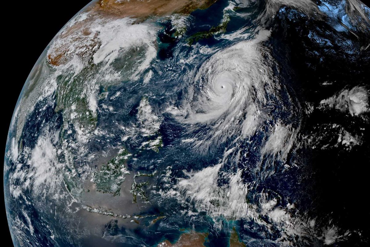 severeweatherEU's tweet photo. *Tropical* Super Typhoon #Hagibis is a monster! Equivalent-CAT5 with 160 mph (257 km/h) peak sustaiend winds and textbook structure. Note the large, clear eye and big, symmetric CDO and outflow! Images: Himawari-8 / Japan Meteorological Agency (JMA) / CIRA https://t.co/ckbqqYBQhh