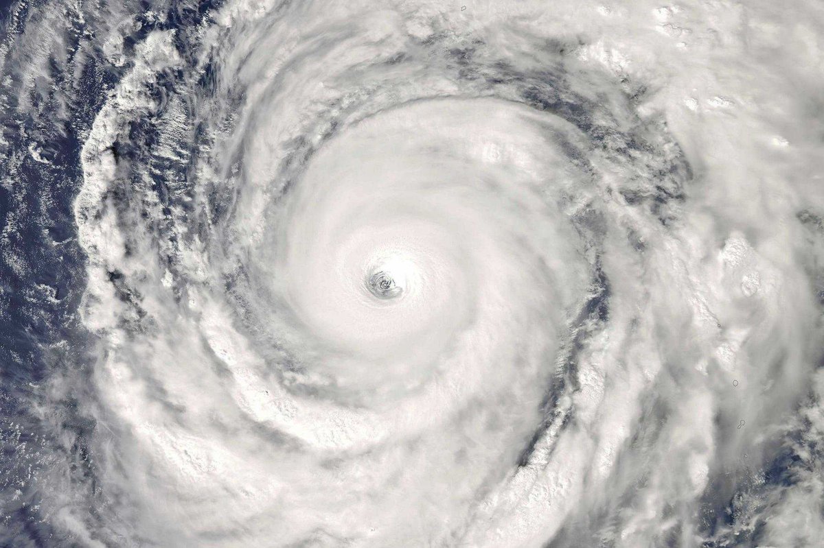 severeweatherEU's tweet photo. *Tropical* Super Typhoon #Hagibis is a monster! Equivalent-CAT5 with 160 mph (257 km/h) peak sustaiend winds and textbook structure. Note the large, clear eye and big, symmetric CDO and outflow! Images: Himawari-8 / Japan Meteorological Agency (JMA) / CIRA https://t.co/ckbqqYBQhh