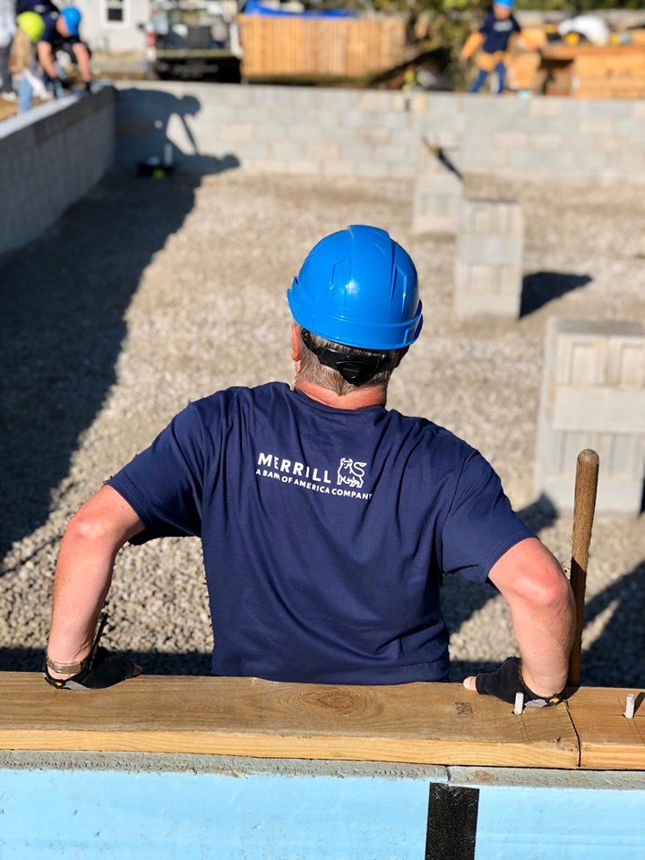 JenniferHurd4's tweet photo. Thanks to @MerrillLynch teammates who volunteered @HFHDelUnion during #GlobalBuildWeek This is just one of 8 builds happening across #Ohio this week @BankofAmerica #BofAVolunteers https://t.co/HqhmoVchC1