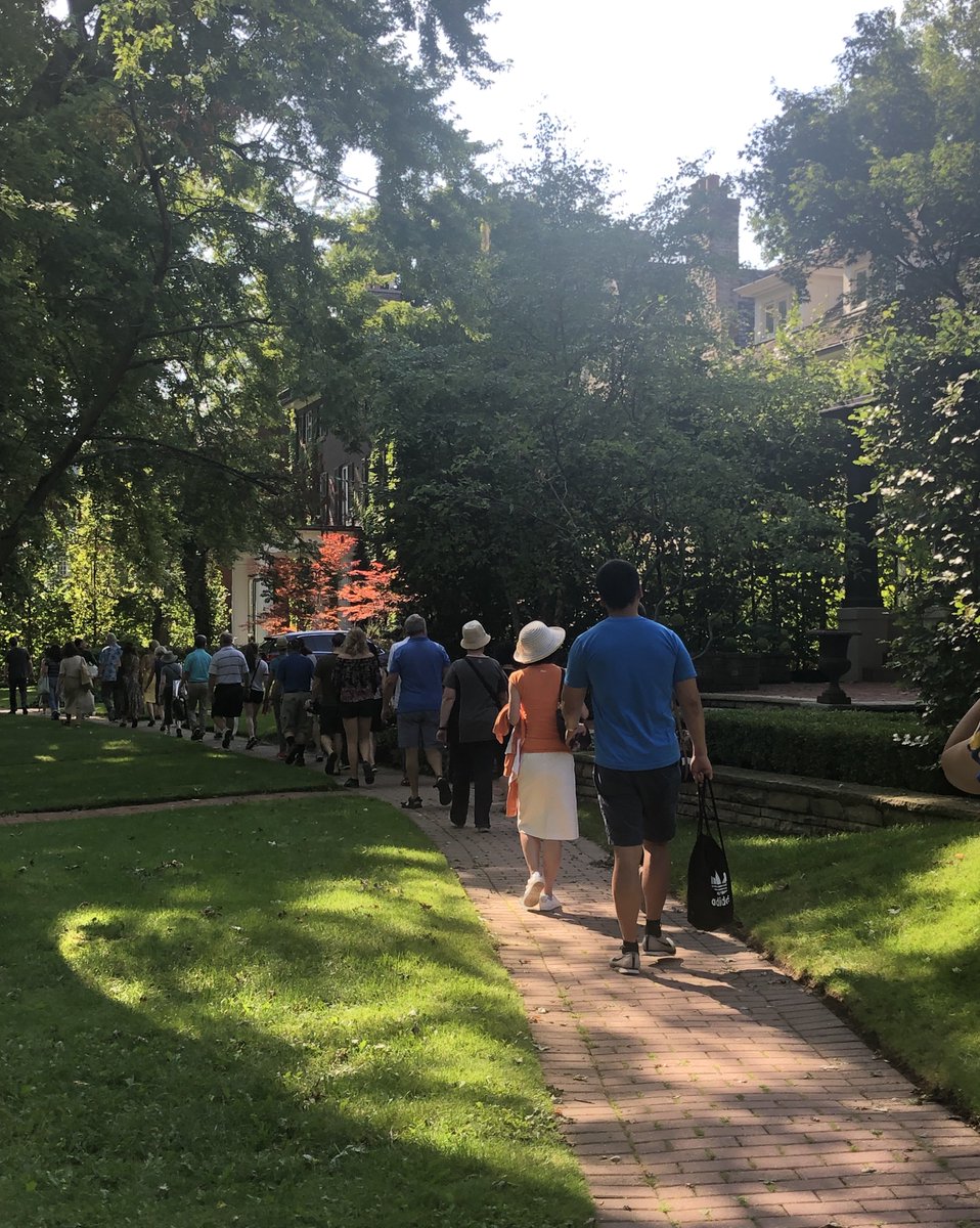 ROMtoronto's tweet photo. Get to better know a neighbourhood with #ROMWalks!
We tagged along on a spectacularly sunny day to learn about the history and architecture of Rosedale — which is also this upcoming Sunday's walk: https://t.co/eJpNDaLvEg https://t.co/MpT3OTfxrj
