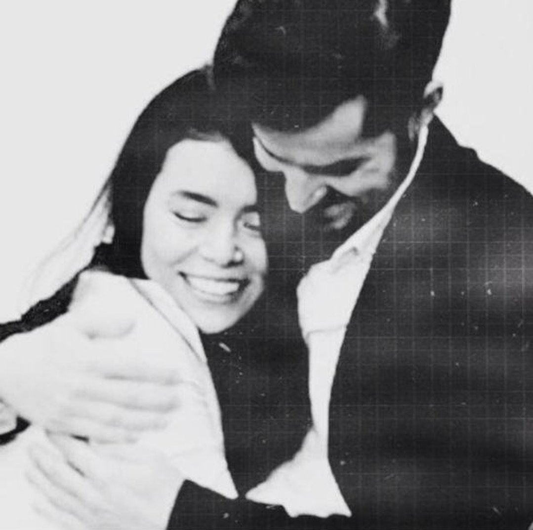 zeyrasworld's tweet photo. Unutmak ne mümkün aşkınızı..💘
#famir #kocamınailesi #ahser
#ahmetkayakesen #seraykaya https://t.co/6jWFRFoD0T