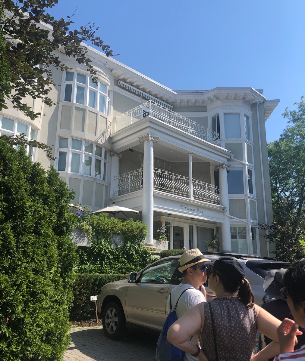 ROMtoronto's tweet photo. The first apartment building in Rosedale, this lovely residence was known simply as "The Apartment"... and no, there are no units available (we checked). #ROMWalks https://t.co/x3VCMjkUrr
