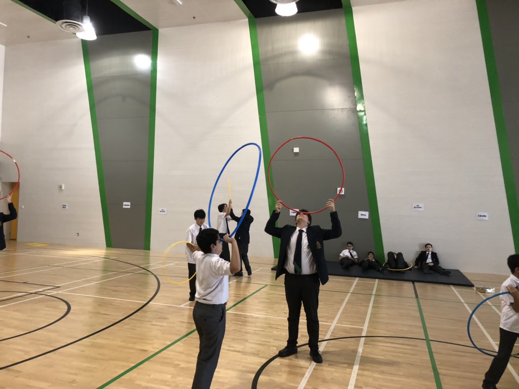SLuptonRAD's tweet image. Lunch duty in the desert @ReptonAbuDhabi Too hot to go outside, entertain them in the gym they say, it will be easy😂 Life’s a circus, you may as well practise for it! #hoolahoopchallenge #circusskills #clownlife