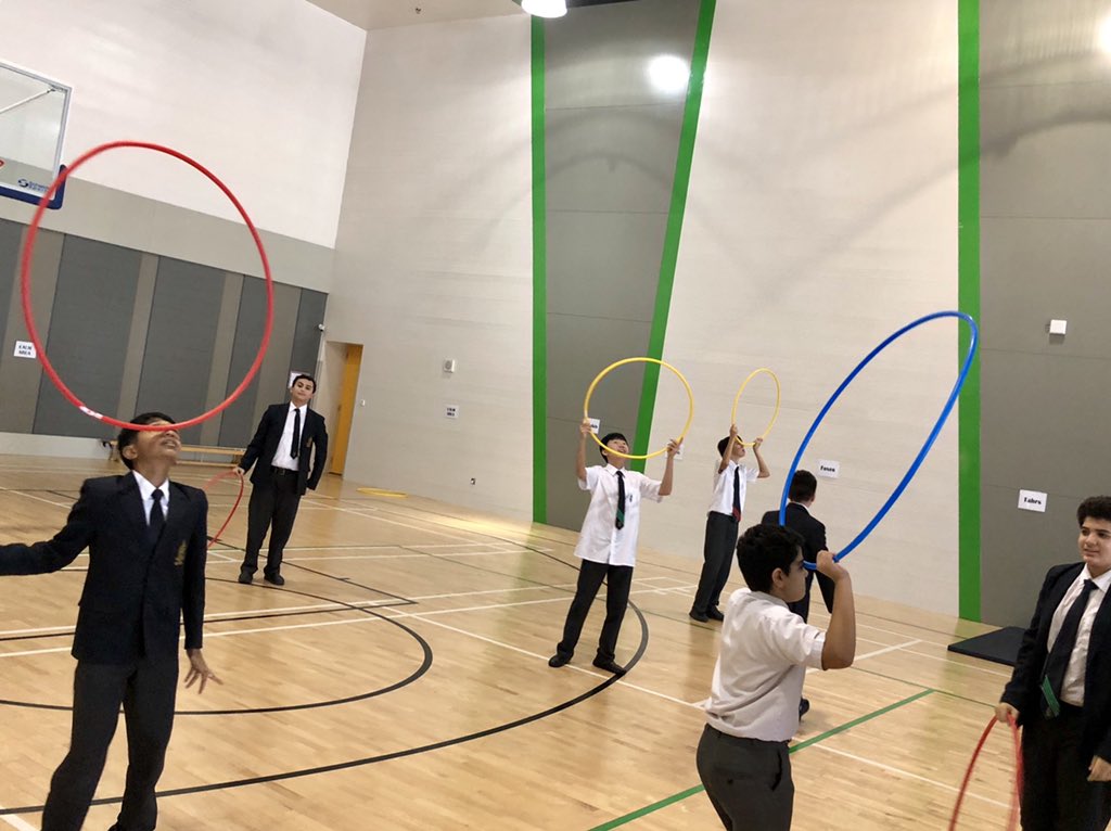 SLuptonRAD's tweet image. Lunch duty in the desert @ReptonAbuDhabi Too hot to go outside, entertain them in the gym they say, it will be easy😂 Life’s a circus, you may as well practise for it! #hoolahoopchallenge #circusskills #clownlife