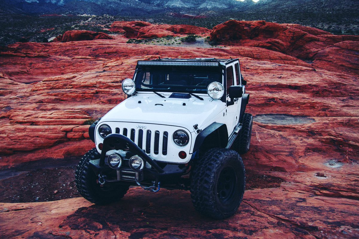 MWT_SCTrucks's tweet image. That #jeeplife!!! Submitted by a SoCal fan.
#itsajeepthing #nicebackground #dirtyhandscleanmoney