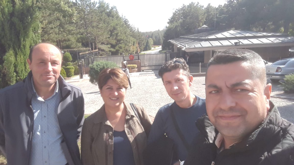 esmeray_nalan's tweet photo. Prof.Dr.Vedat Bilgin'in görevden alındığı ile ilgili haber ve yorumlara istinaden❗❗❗❗
Bizden istenen evrakları Çankaya Köşküne bizzat teslim ettik.
Çalışmalar devam ediyor❗❗❗ 
#EmekleriYasalaraTakılanlar https://t.co/mO9vsl7tSr