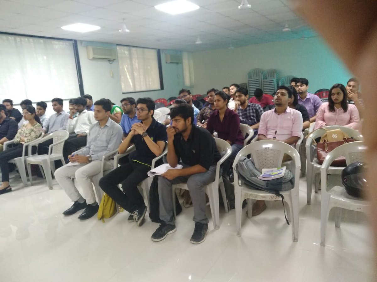 ASM_Group's tweet photo. Mr Esmail Colombowala conducted a Capital #MarketAwarenessSession focusing on the essential topics like Cash Market, Derivatives, Currency Derivatives, Debt Market Segment, Mutual Funds on Saturday. #ASMGroup #ASMInstitutes #MarketAwarenessSession https://t.co/dx6Jvxd0IP