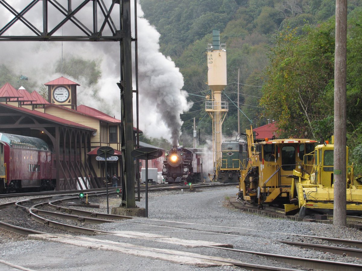 action_set's tweet photo. For our one of two promo posts today, our video this week is of #readingandnorthern425 at the #schuykillhavenboroughdays excursions. #rn425 #rbmn425 #readingandnorthern #steam #steamlocomotive #railfan #railfanning #Pennsylvania https://t.co/fuYEXwyoir