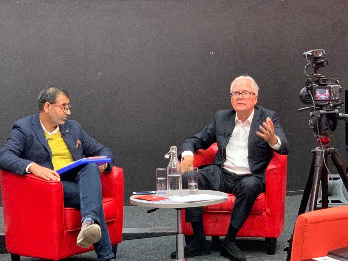 UoLCoASSH's tweet image. We are delighted to host CEO of @Creative_Fed, Alan Bishop, to @unilincoln to deliver a truly thought-provoking talk - 'Unlocking Creativity'. This signifies the official launch of our #WhyArtsMatter campaign and it's safe to say we're feeling undoubtedly inspired!