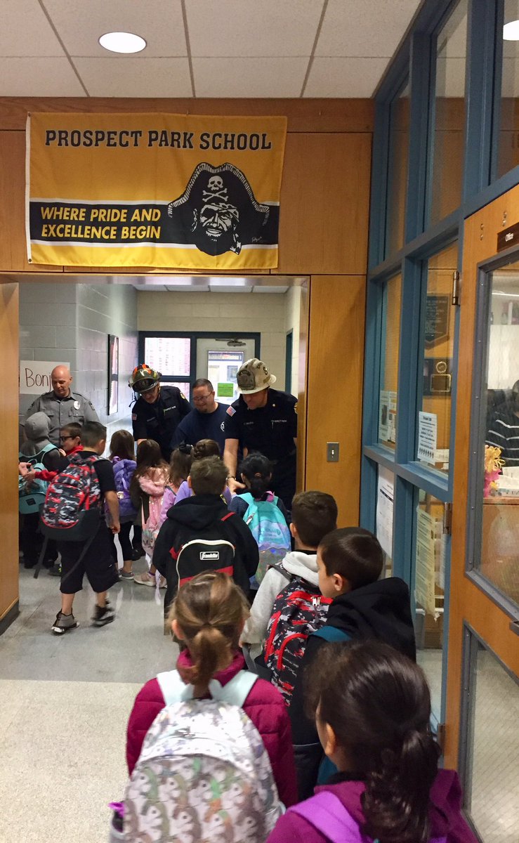 SchoolProspect's tweet photo. Saying “Hello” to the Prospect Park Police and Fire Departments! Thanks for helping us get our day started! #startwithhello #rainwontstopthesmiles @3P_Chief https://t.co/CnfAhC3mgh