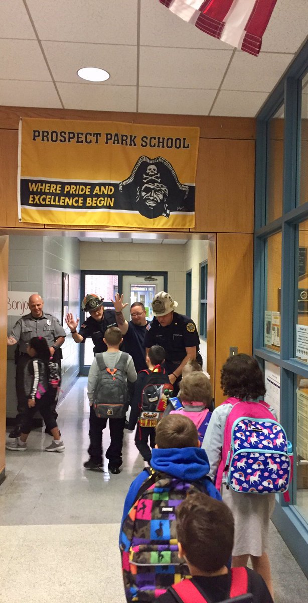 SchoolProspect's tweet photo. Saying “Hello” to the Prospect Park Police and Fire Departments! Thanks for helping us get our day started! #startwithhello #rainwontstopthesmiles @3P_Chief https://t.co/CnfAhC3mgh