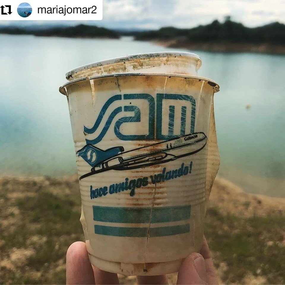 LaAgendadelMar's tweet photo. Las empresas se acaban, pero el #plástico queda... 😨
Esto fue lo que encontró buceando en El Peñol, nuestra directora @mariajomar2. El vaso plástico de SAM, empresa que desapareció hace cerca de 10 años.
#mareslimpios #elmarempiezaencasa @ONUMedioAmb https://t.co/VO8Rk5tVCO