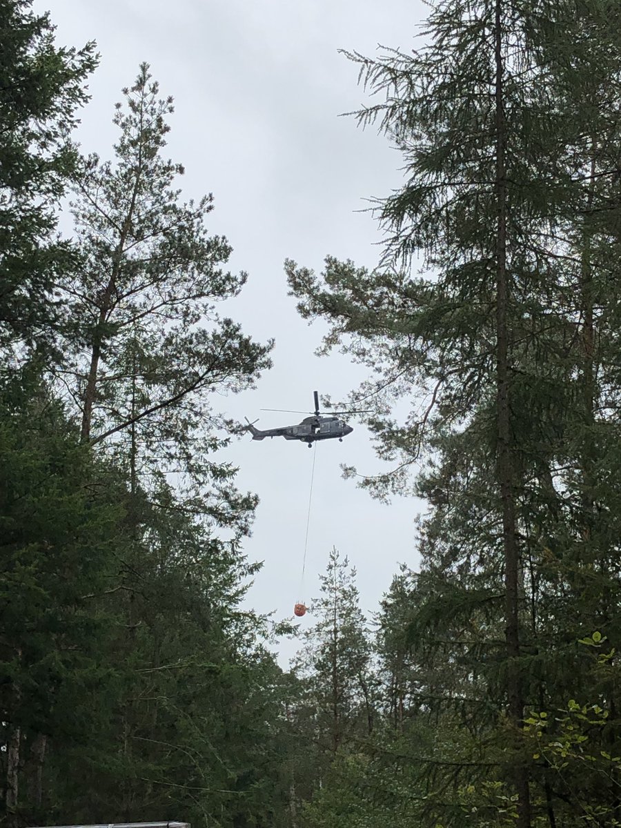 wim_verboom's tweet photo. Oefening #natuurbrandbestrijding met @VRIJsselland, Fire Bucket Operations @dhcluchtmacht, @VNOGregio en Adviseur natuurbranden @brandweerGM. Gezamenlijke expertise dat landelijk ingezet wordt bij grootschalige #natuurbranden. https://t.co/lgg55kTR5U