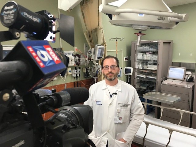 Andrea4PR's tweet photo. Dr. Aleksander Shalshin @Northwell_Life pulmonologist sharing his expertise on vaping with @fox5ny at #SyossetHospital #care #medicine #vaping https://t.co/jVJHeK9eFH