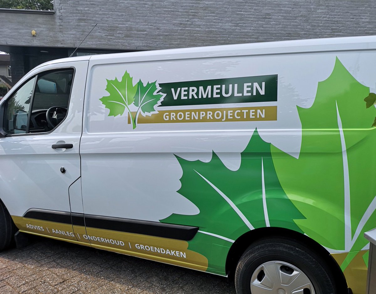 Quaform's tweet photo. Deze Ford Transit Custom van Vermeulen Groenprojecten hebben we recent voorzien van deze mooie en opvallende belettering.

#busbelettering #autobelettering #belettering #carwrap https://t.co/YQKh1AQgg2