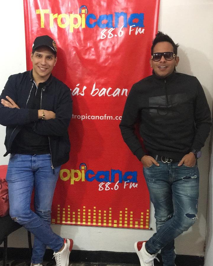 TropiBoyacaFm's tweet image. 🎉🎉🎉  Al aire @OrlandoLinan  🔥🔥 en el #tropishowdetropicana 📻 🎧🎤@anayolimag  📀💿 🎤🎧@jogonzalez7  🔥🔥🔥🔥🔥 #presentando 📀💿 #EdicionEspecial  📀💿🎤🎧