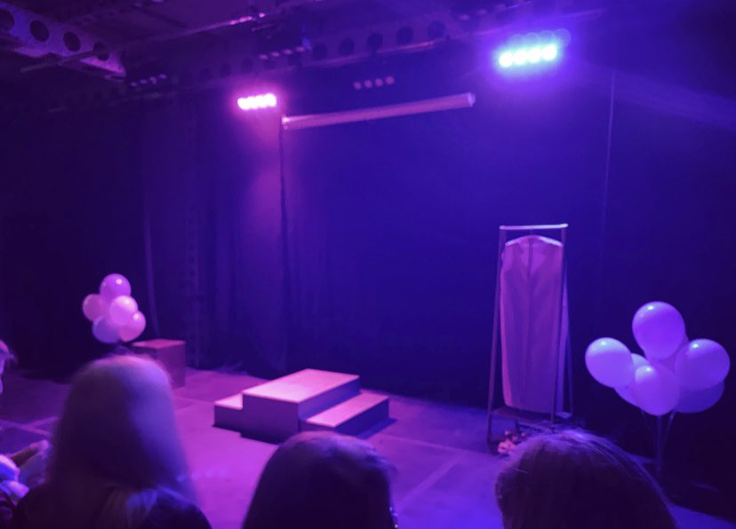 EleanorMHiggins's tweet photo. Fiiiinally got to see @AlgorithmsPlay after frustrating clashing show times up in the #BURGH. What a beautiful piece of theatre!! Heart warming, honest & very talented writing. Bravo @SadieLeylaClark 👏🏻👏🏻 🏳️🌈 #algorithmsplay #edfringe #makeyourfringe @ThePleasance #fringetheatre https://t.co/OgZSA3EJOp