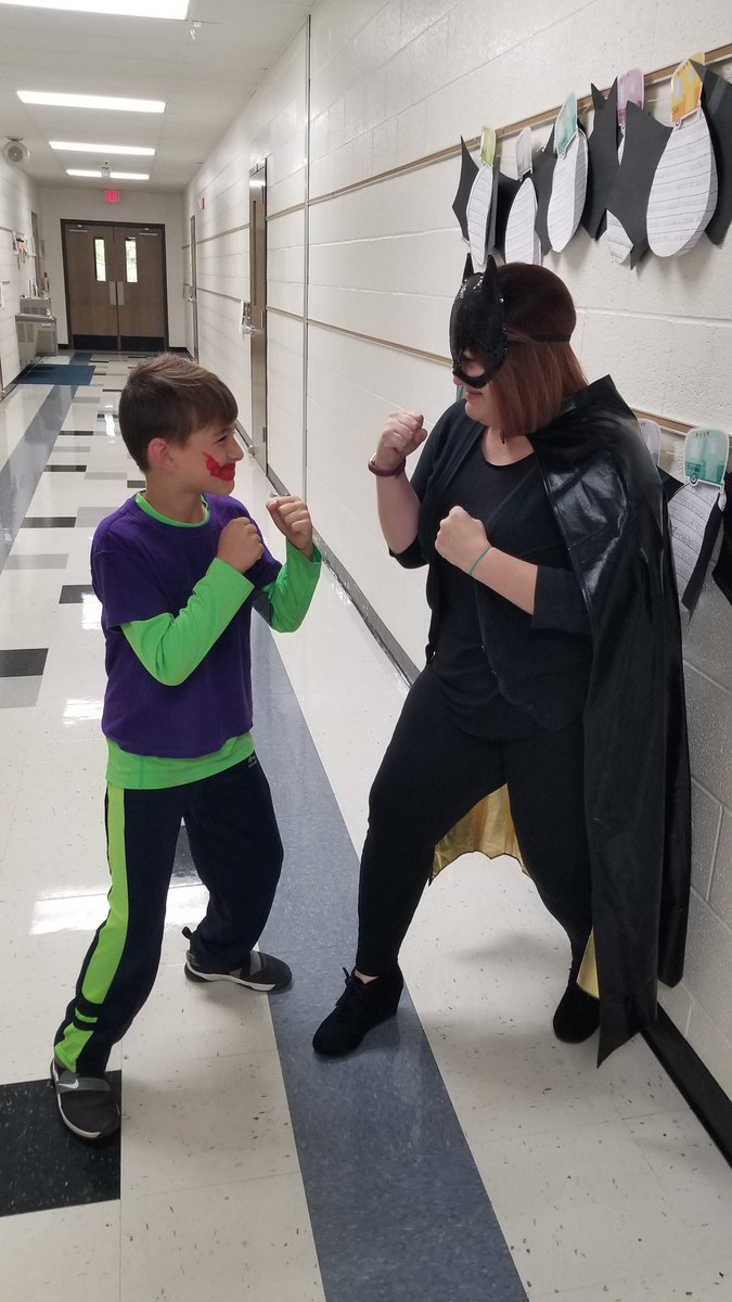msholtsclass's tweet image. Saving gotham... I mean Telegraph.. from the Joker! Superhero and villain day for Homecoming week! #telegraphisawesome #3rdgraderocks