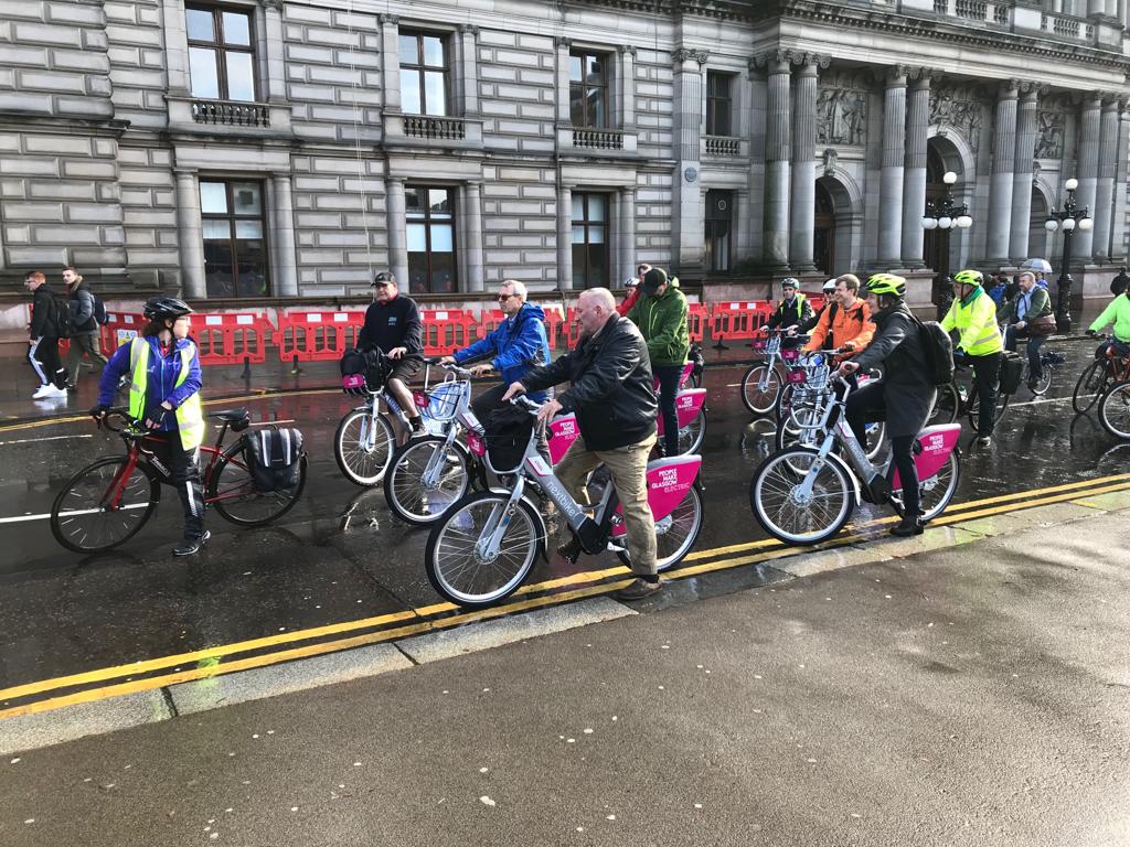 nextbikeUK's tweet photo. So excited to have launched in #Glasgow this morning - we loved our bike ride around George’s Square and we're so glad to see so many of you that came out to support us! 🚴♂️ https://t.co/Hz9JW9Ejsj