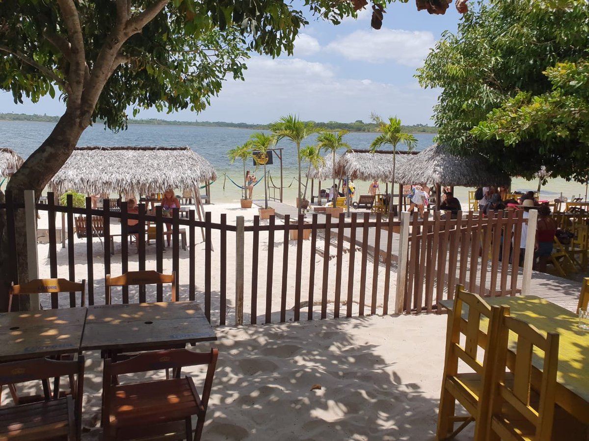 Stephane97310's tweet photo. @Nesly_Nefertiti Fortaleza vacances d'un ami 😞😭😭😅😆 https://t.co/M2QgC64Ksz