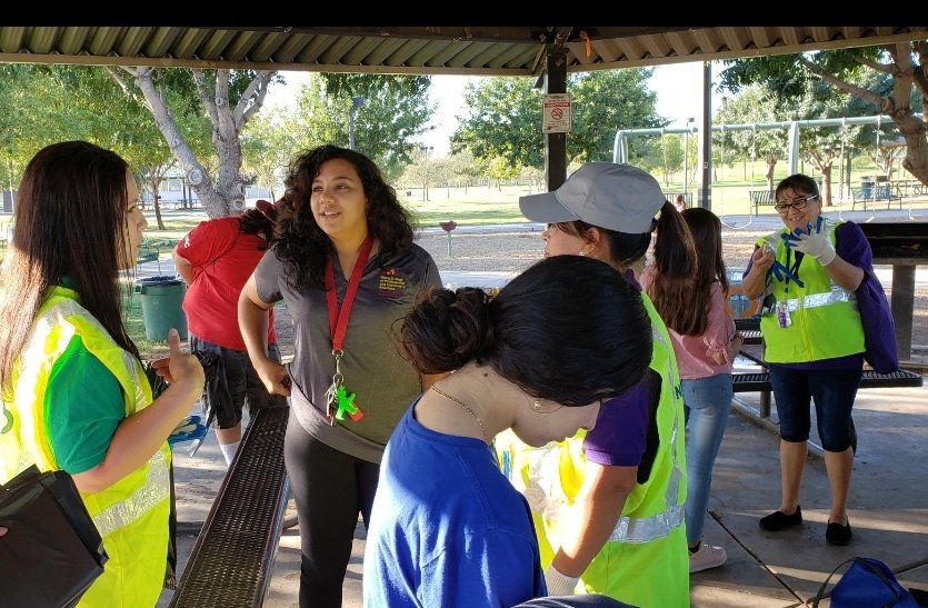 SuperMomsBW's tweet photo. thank you very much @Ava_ntgarde4 @ErikECole for all your support @ASU 🙏🏻 #CleanUp  #October07  #Neighborhood @SuperMomsBW #PhxD5 https://t.co/CgWNrCtUpK