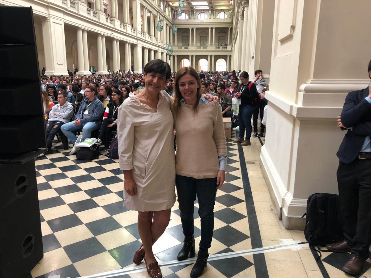 M_F_Castro's tweet photo. Hoy, junto a @CarolitaR @gzinny y @rafaperezok dimos la bienvenida a los alumnos que participan del VIII Parlamento Juvenil del Mercosur.

En esta instancia pcial. que se realiza en #LaPlata, 1500 chicos debatirán sobre Educación, Género, Inclusión y Participación Ciudadana. https://t.co/4AqZV3rIRo