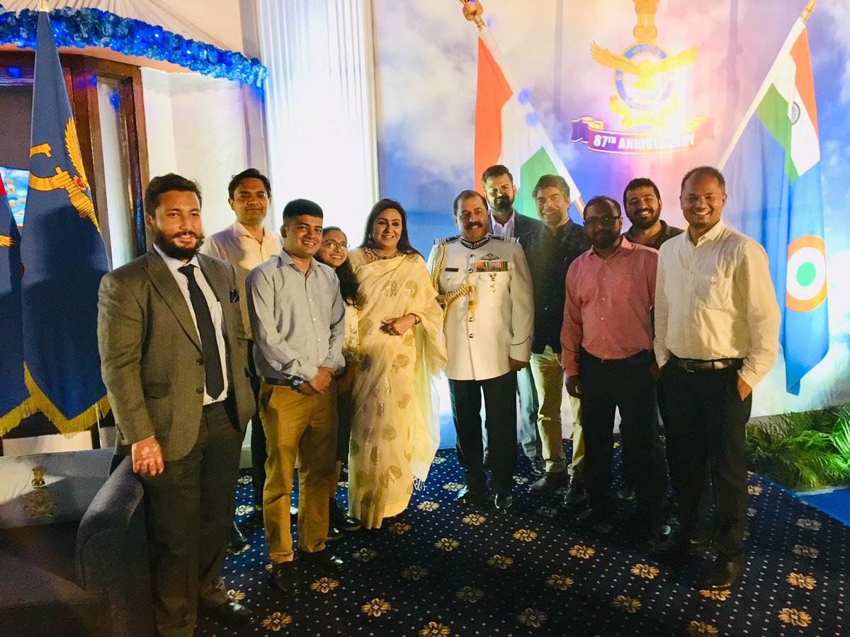 anishsingh21's tweet photo. An evening with Indian Air Force chief ACM RKS Bhadauria
@GurungShauryaET
#RB001 https://t.co/qUORmY5kwQ