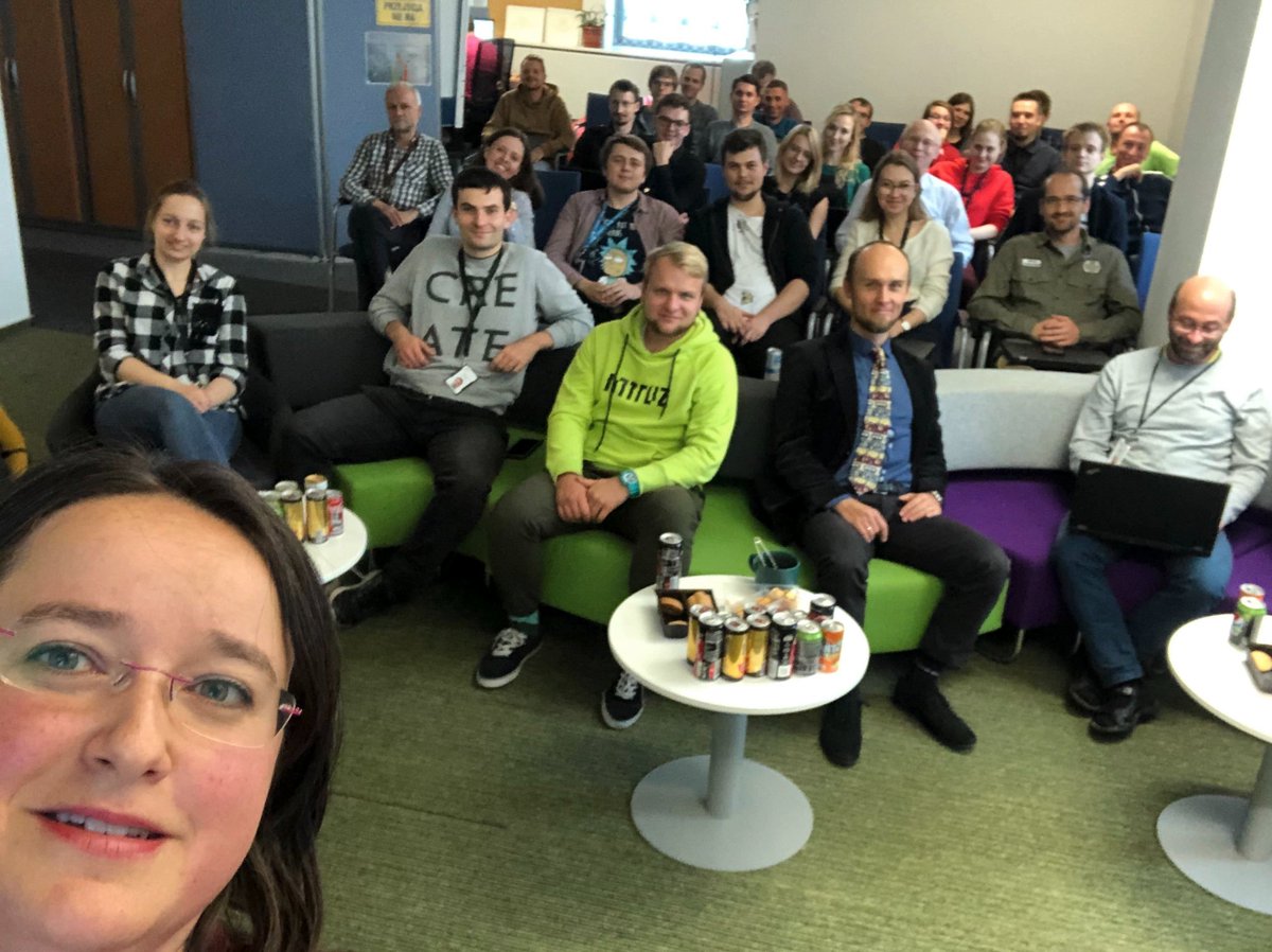 DeGaRoss's tweet photo. Dzisiaj jestem w IBM labie w Krakowie. Byla to wspaniala okazja do spotkania starych przyjaciol i wymiany wiedzy. O czym mowilam? O #ibm #blockchain ! https://t.co/v0uW2xtPZg