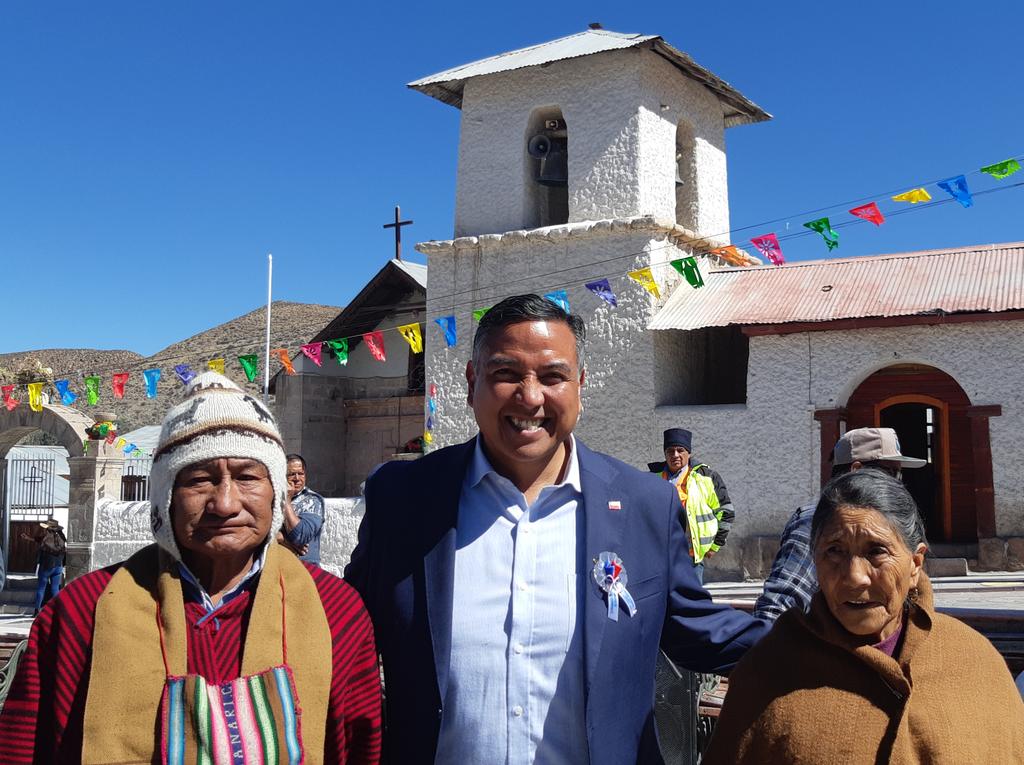MDSArica's tweet photo. 🎉En #Putre, seremi(s) junto a #GabineteRegional y comunidad, participó de la asunción oficial del nuevo @GobParinacota #MarioSalgado 👏🏻👏. ¡Le deseamos todo el éxito para desarrollar esta hermosa provincia que es de todos! Con entusiasmo, seguimos poniendo a #ChileEnMarcha💪🇨🇱 https://t.co/xry5gPZA9P