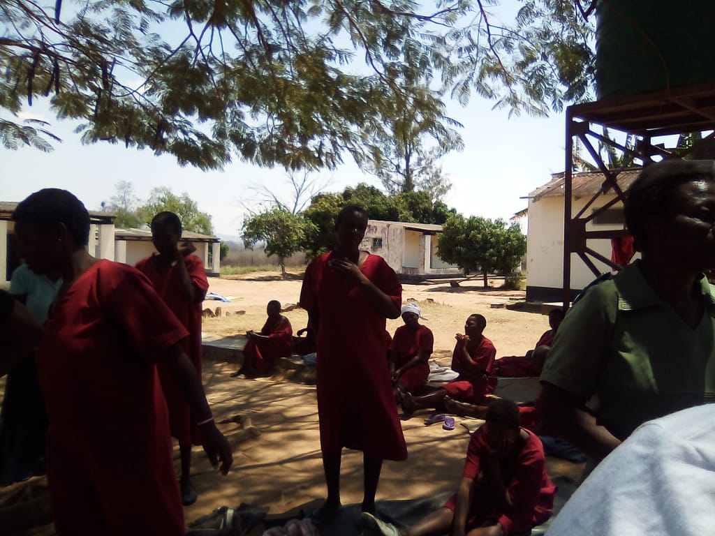 WCOZIMBABWE's tweet photo. Relief as Ngomahuru patients receive sanitary wear. Our Masvingo Chapter managed to mobilise resources to end #Periodpoverty @ the clinic following an article featured in The Mirror, highlighting the deplorable state of hygiene at the institution

#SistersKeeper
#SharingIsCaring https://t.co/uRtzUsQwWG