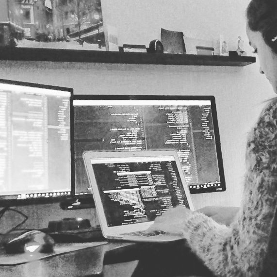 achakavarti's tweet image. Wake up and make your dreams become reality! ☕💻 #WomenInSTEM #WomenWhoCode #girldeveloper #webdeveloper #equality #computerscience #marketingadvice #morningcoffee