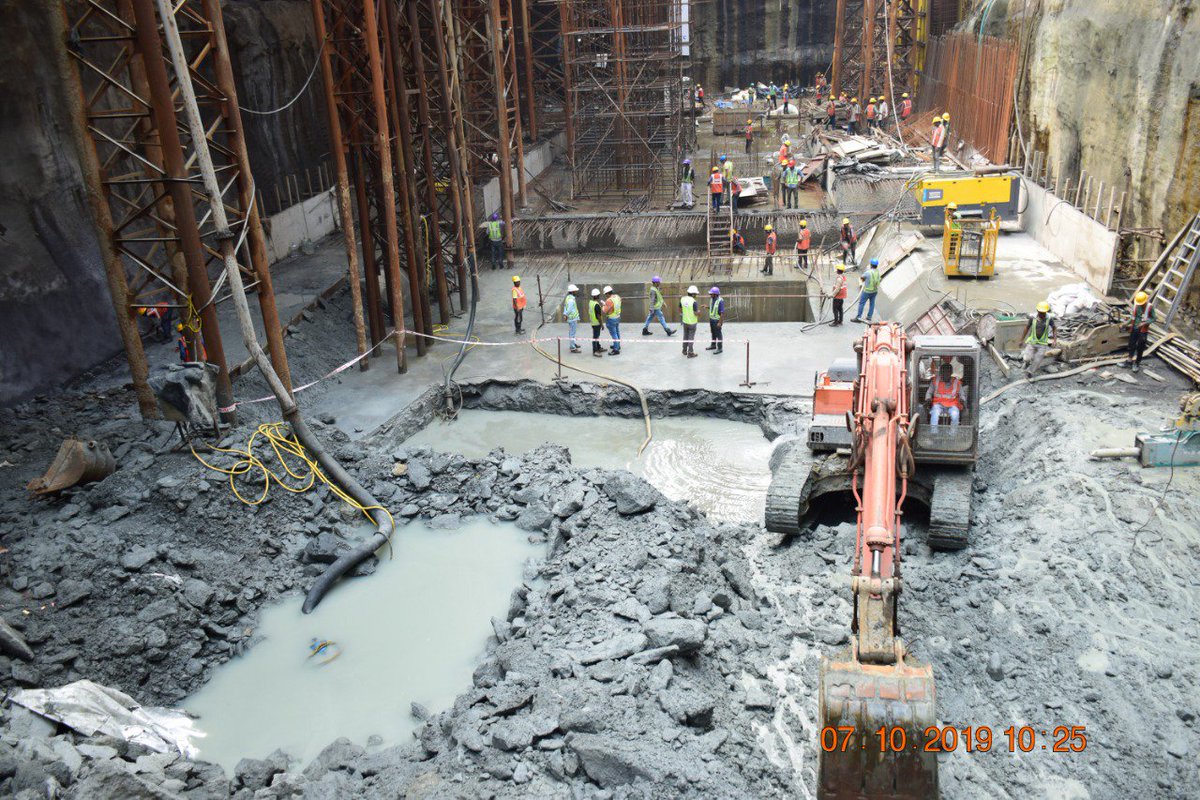 AshwiniBhide's tweet photo. @MumbaiMetro3 च्या कामाच्या विविध छटा.बेस स्लॅब आणि भिंतीसाठी स्टील बांधणी, बेस स्लॅब साठीचे खोदकाम, NATM कामासाठी प्रवेश करण्यास��ठीचा शाफ्ट अशी विविध कामे.
Flavours of @MumbaiMetro3. #Reinforcement for #BaseSlab and slide walls, #Excavation for base slab, #NATM access shaft etc. https://t.co/ROKIkbcK4Z